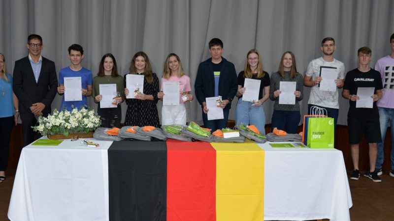 Estudantes do Colégio Teutônia são certificados pelo desempenho no aprendizado da Língua Alemã
