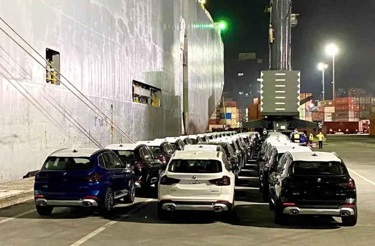 Porto de Itajaí recebeu nova atracação de navio com 379 veículos da BMW