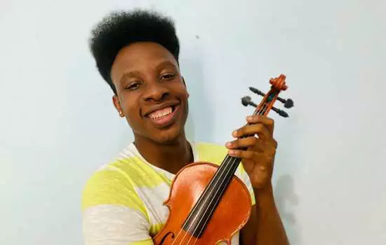 Aluno da FASCS, violinista quer se especializar no ensino de música na Alemanha