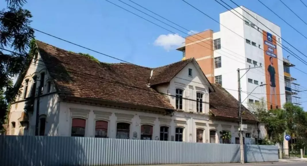 Casarão abandonado há anos poderá ser revitalizado no bairro Itoupava Seca, em Blumenau, SC