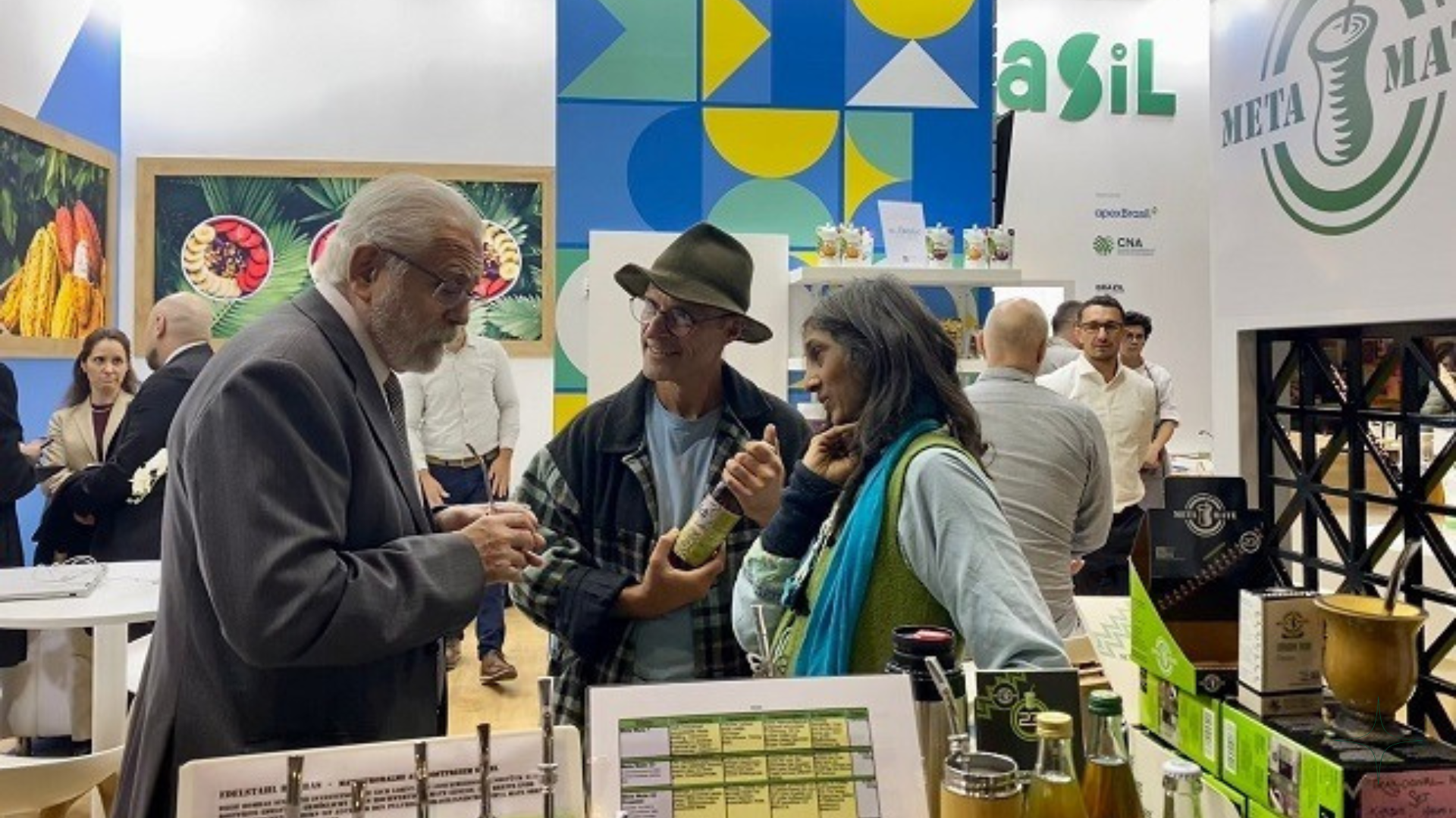 Embaixador do Brasil na Alemanha visita produtores durante feira em Berlim