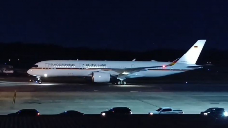 Avião com a comitiva da Alemanha pousa no aeroporto de Manaus