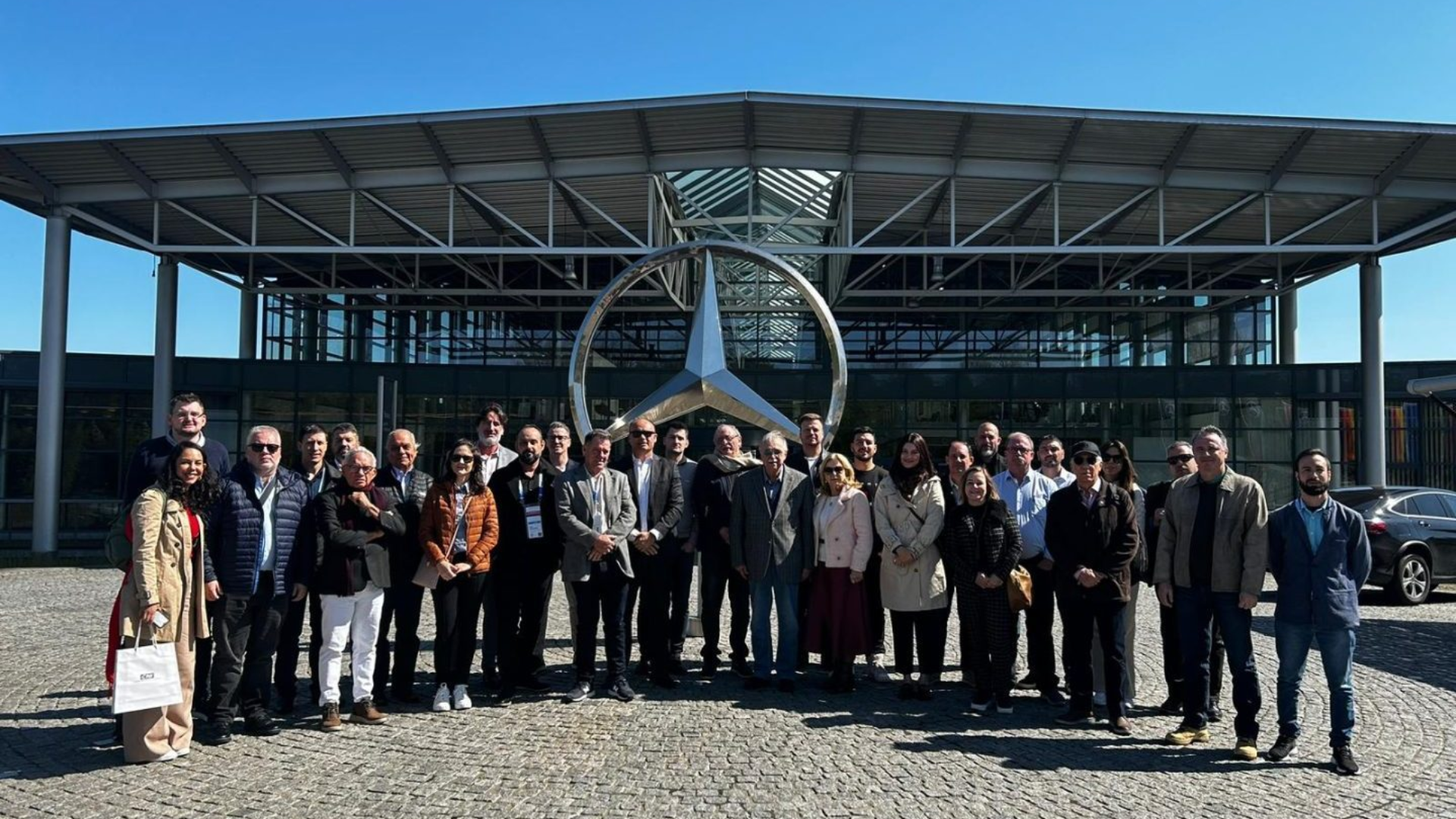 Missão brasileira visita a fábrica da Mercedes-Benz na Alemanha